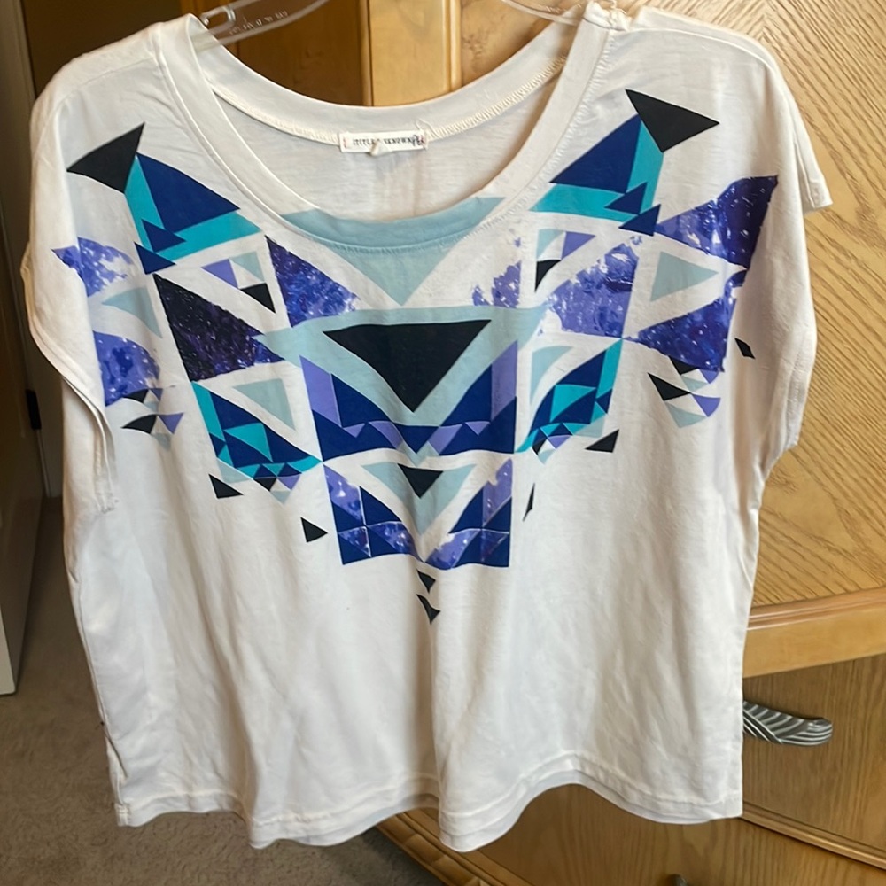 ⭐️Title unknown graphic cream short tee size medium